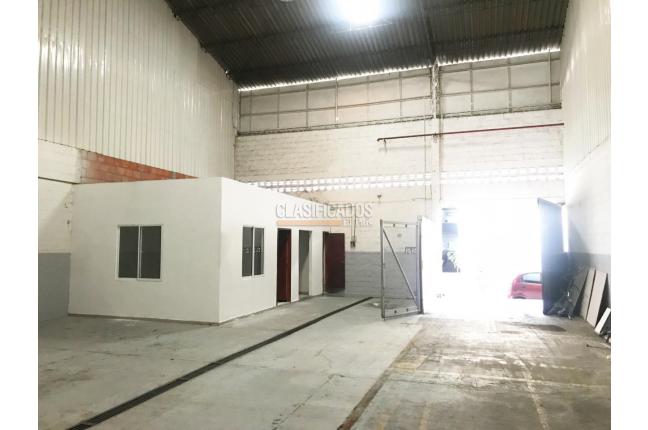 Locales y Bodegas, Alquiler, Industrial - $8.100.000