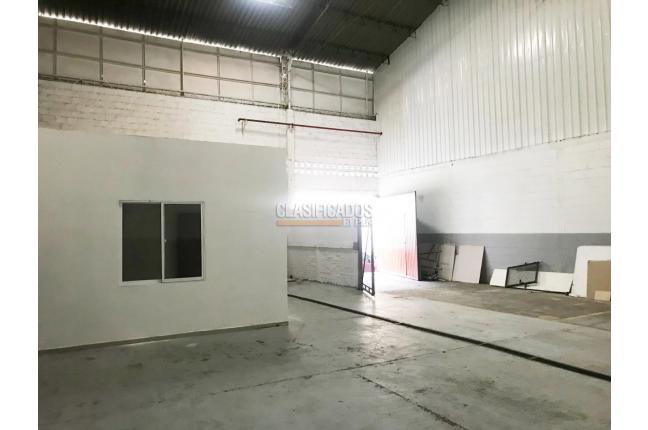 Locales y Bodegas, Alquiler, Industrial - $8.100.000