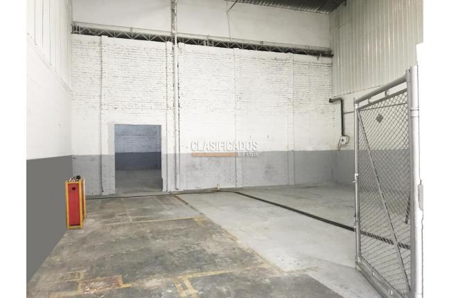 Locales y Bodegas, Alquiler, Industrial - $8.100.000