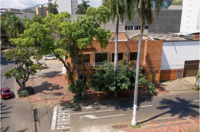 Locales y Bodegas, Alquiler en Centenario