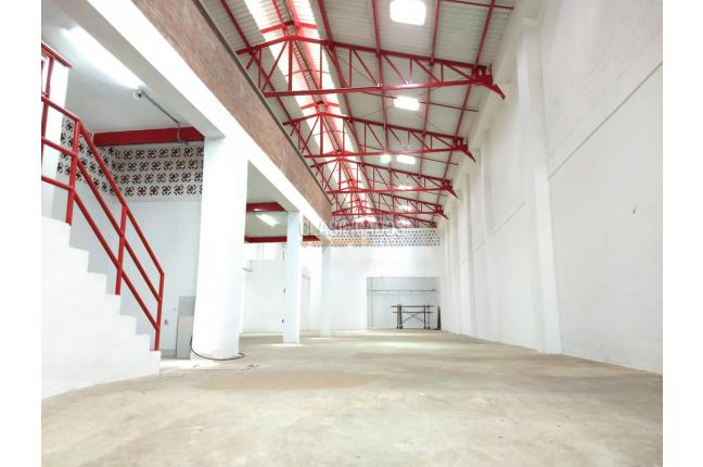 Locales y Bodegas, Alquiler, La Base - $9.000.000