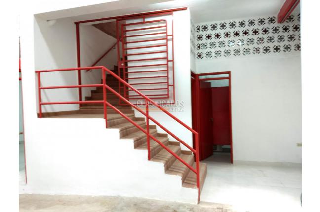 Locales y Bodegas, Alquiler, La Base - $9.000.000