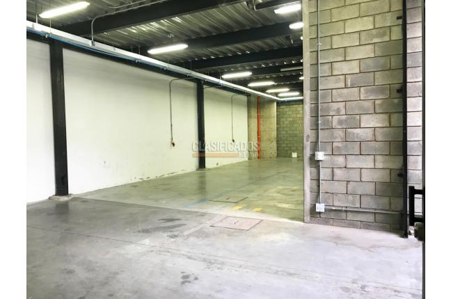 Locales y Bodegas, Alquiler, El Piloto - $5.600.000