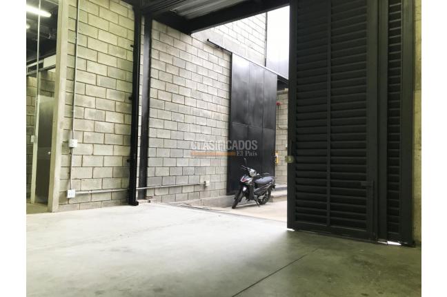 Locales y Bodegas, Alquiler, El Piloto - $5.600.000