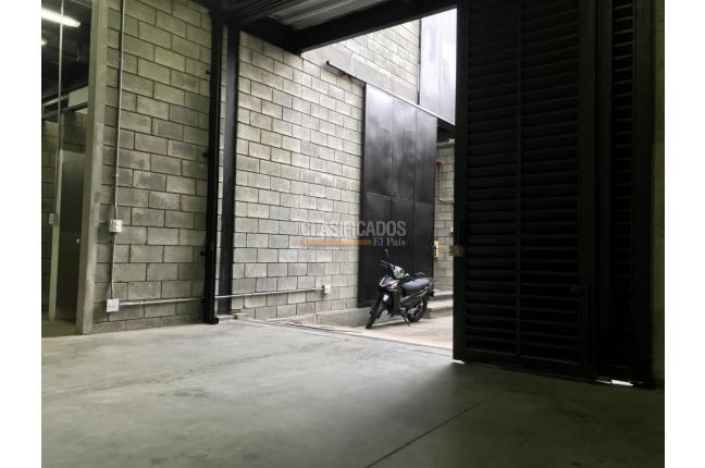 Locales y Bodegas, Alquiler, El Piloto - $5.600.000