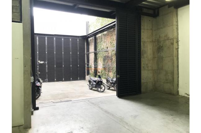 Locales y Bodegas, Alquiler, El Piloto - $5.600.000