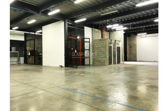 Locales y Bodegas, Alquiler, El Piloto - $5.600.000