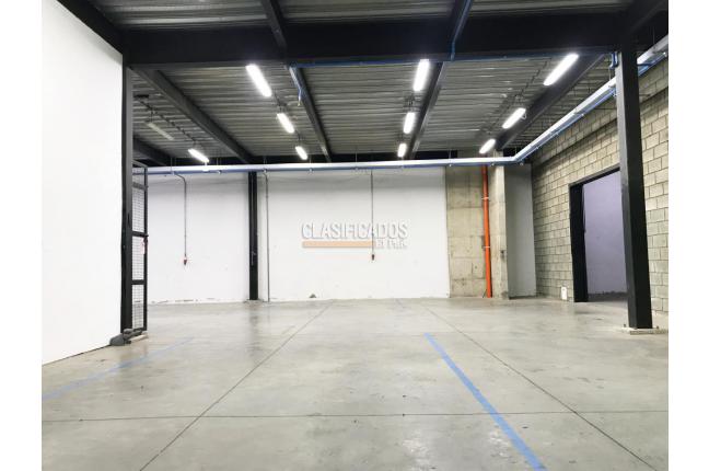 Locales y Bodegas, Alquiler, El Piloto - $5.600.000