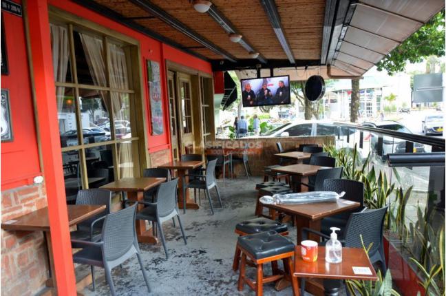 Locales y Bodegas, Venta, Granada - $1.300.000.000