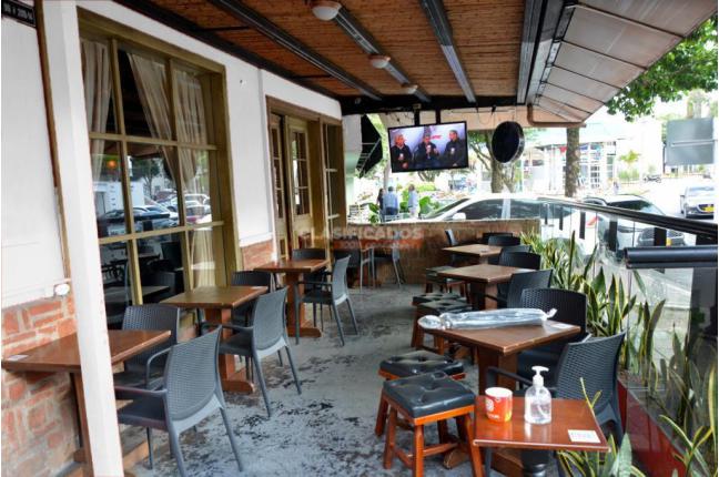 Locales y Bodegas, Venta, Granada - $1.300.000.000