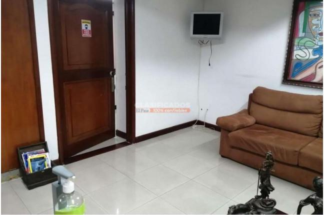 Oficinas y Consultorios, Venta en El Hoyo