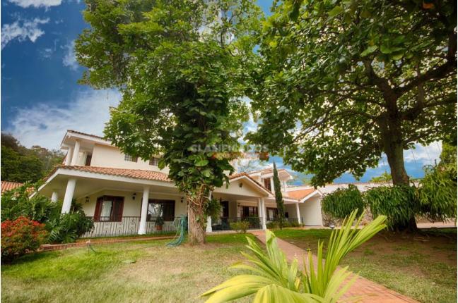 Fincas y Casas Campestres, Venta en Yumbo