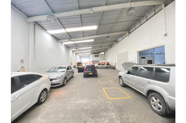 Locales y Bodegas, Alquiler en La Esmeralda