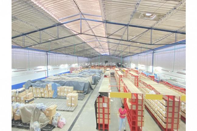 Locales y Bodegas, Alquiler en La Esmeralda