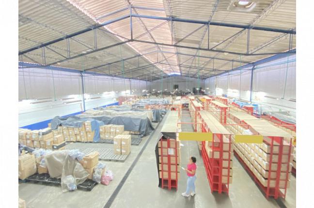 Locales y Bodegas, Alquiler en La Esmeralda