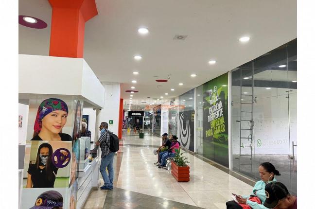 Locales y Bodegas, Venta, Centro Ccial Acuarela - $640.000.000