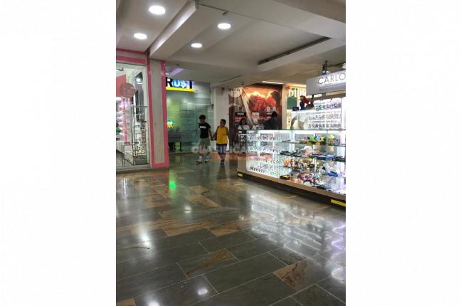 Locales y Bodegas, Venta, Centro Ccial. Unicentro - $1.300.000.000