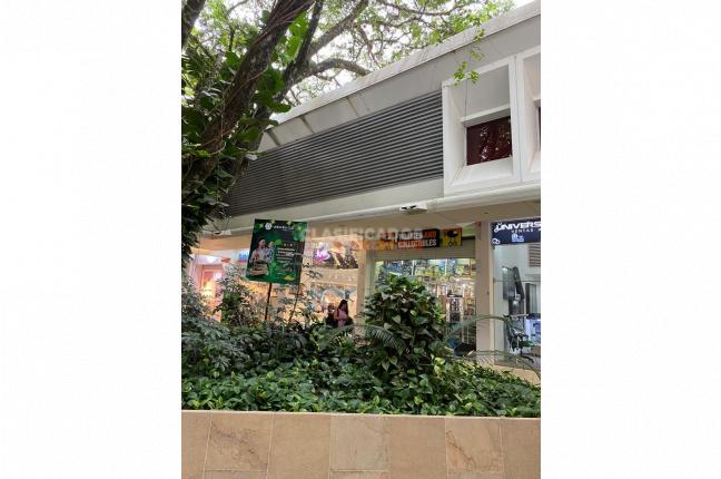 Locales y Bodegas, Venta, Centro Ccial. Unicentro - $1.300.000.000