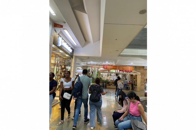 Locales y Bodegas, Venta, Centro Ccial. Unicentro - $1.300.000.000