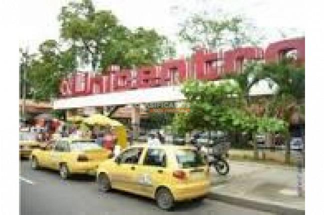 Locales y Bodegas, Alquiler en Centro Ccial. Unicentro