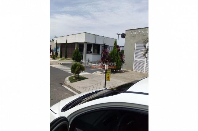 Casas, Alquiler en Ciudad Country