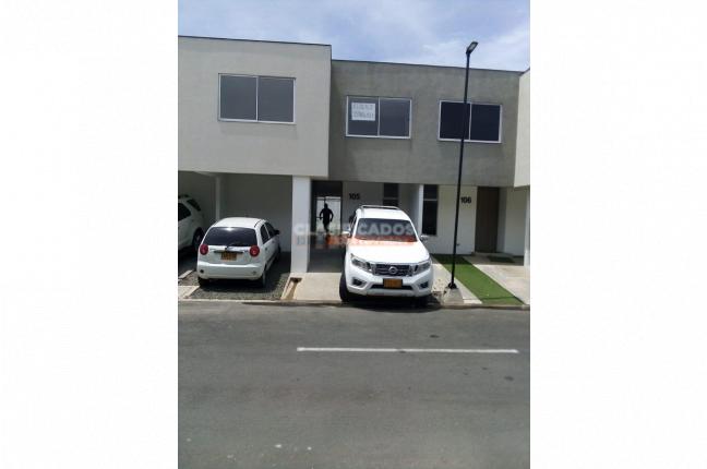 Casas, Alquiler en Ciudad Country