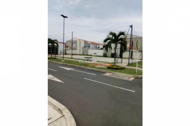 Casas, Alquiler en Ciudad Country