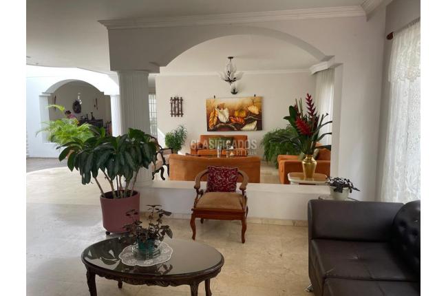 Casas, Venta en Ciudad Jardín