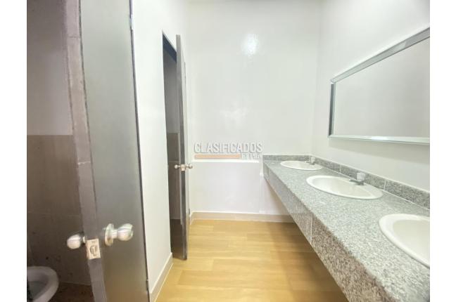 Oficinas y Consultorios, Alquiler, Menga - $12.012.000