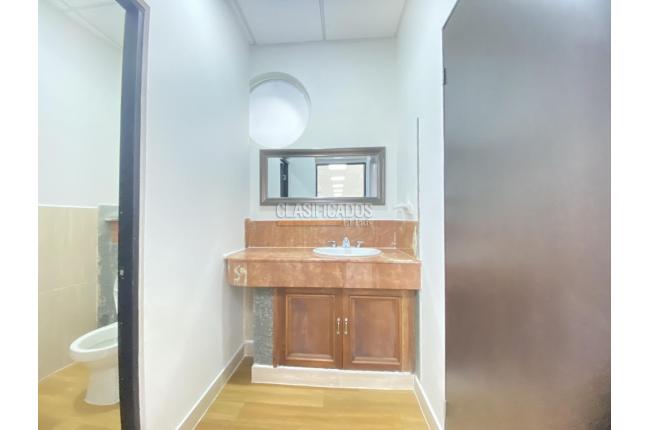 Oficinas y Consultorios, Alquiler, Menga - $12.012.000