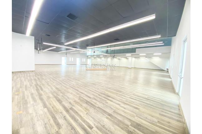 Oficinas y Consultorios, Alquiler en Menga