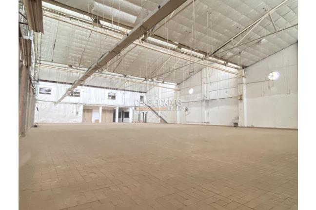 Locales y Bodegas, Alquiler, Santander - $18.000.000