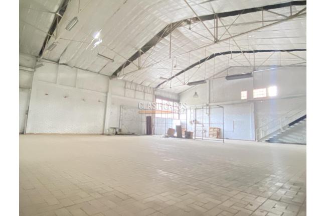 Locales y Bodegas, Alquiler, Santander - $18.000.000