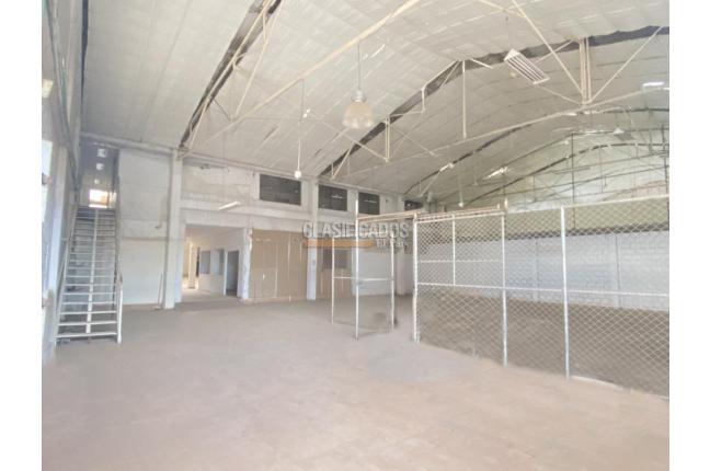 Locales y Bodegas, Alquiler, Santander - $18.000.000