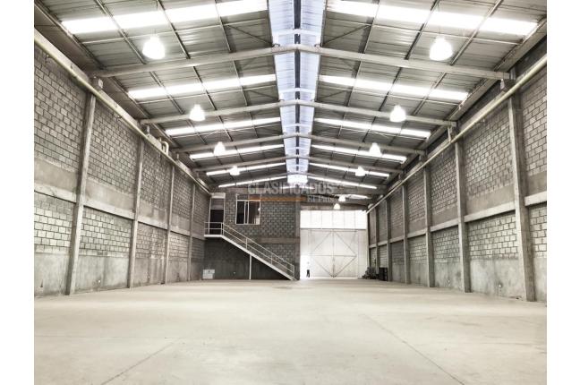 Locales y Bodegas, Alquiler, La Dolores - $12.750.000