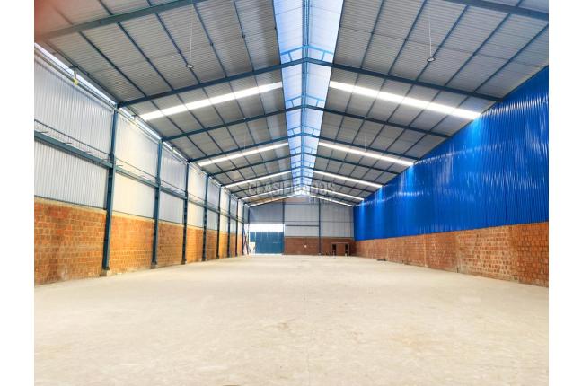 Locales y Bodegas, Alquiler en La Dolores