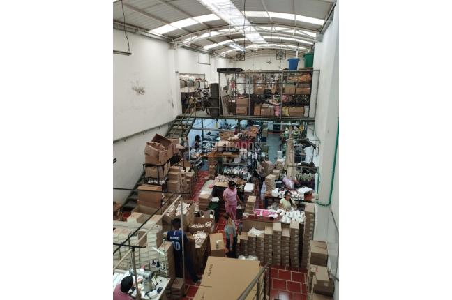 Locales y Bodegas, Venta, Bretaña - $890.000.000