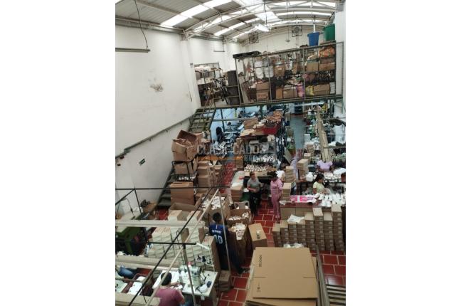 Locales y Bodegas, Venta, Bretaña - $890.000.000