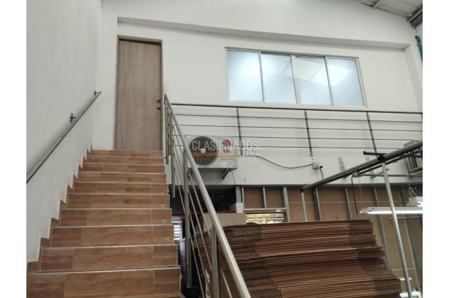 Locales y Bodegas, Venta, Bretaña - $890.000.000