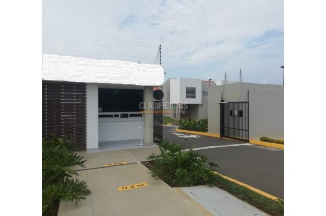 Casas, Venta en Ciudad Country