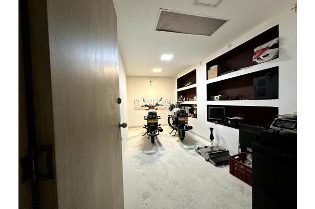 Locales y Bodegas, Venta, Caldas - $1.100.000.000