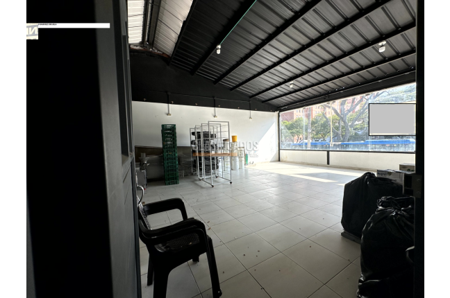 Locales y Bodegas, Venta, Caldas - $1.100.000.000