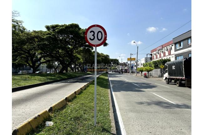 Locales y Bodegas, Venta, Caldas - $1.100.000.000