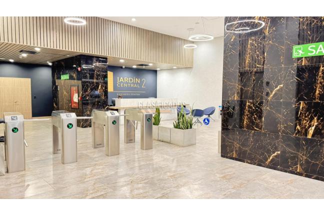 Oficinas y Consultorios, Alquiler en Centro Ccial. Jardín Plaza