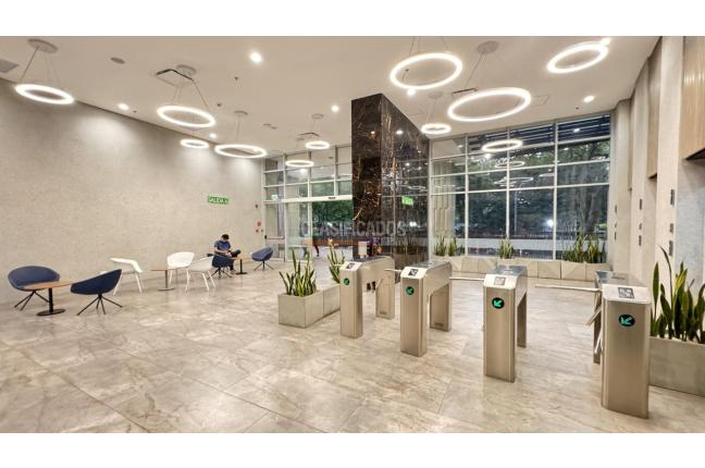 Oficinas y Consultorios, Alquiler en Centro Ccial. Jardín Plaza