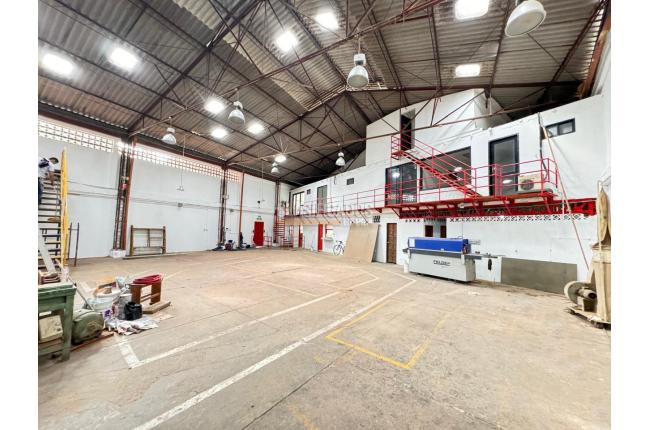 Locales y Bodegas, Alquiler, El Troncal - $8.200.000