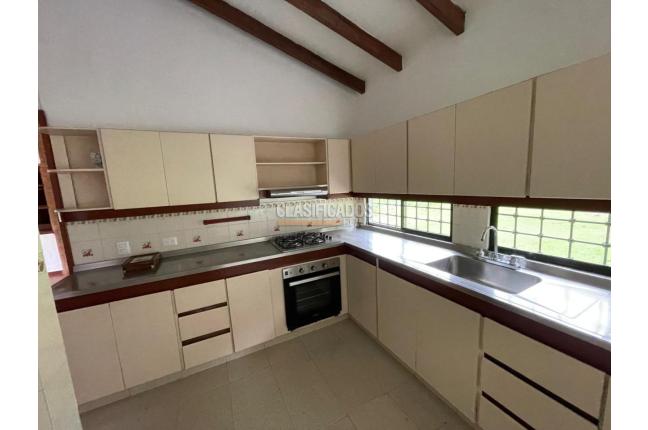 Casas, Alquiler en La Buitrera