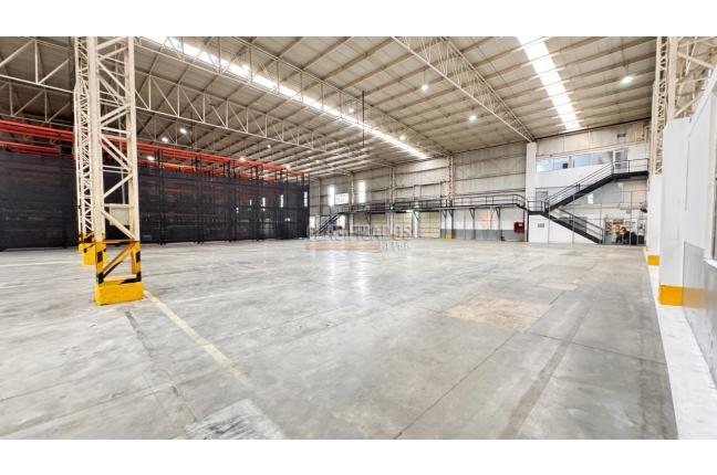 Locales y Bodegas, Alquiler, Yumbo - $268.150.000