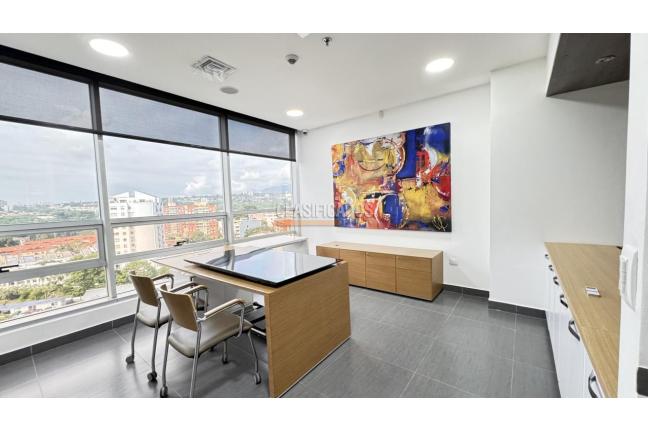 Oficinas y Consultorios, Alquiler en Centro Ccial. Jardín Plaza