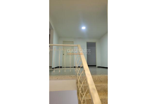 Oficinas y Consultorios, Alquiler en La Flora